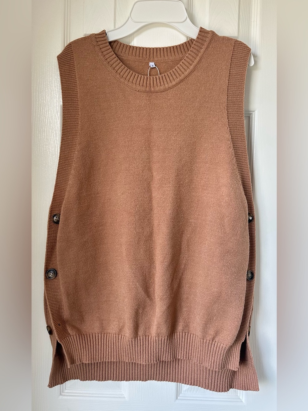 Sleeveless Button-Side Knit Vest in Camel